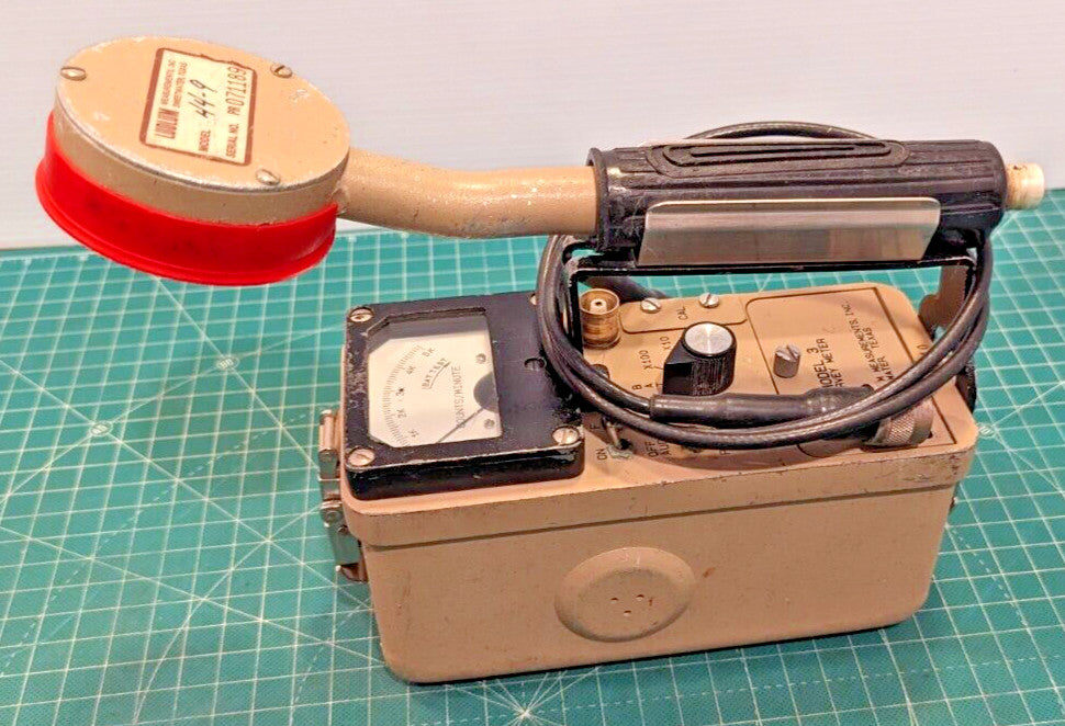 1x CLEAN Ludlum Model 3 Survey Meter CPM 44-9 Tested, Calibrated, and GUARANTEED