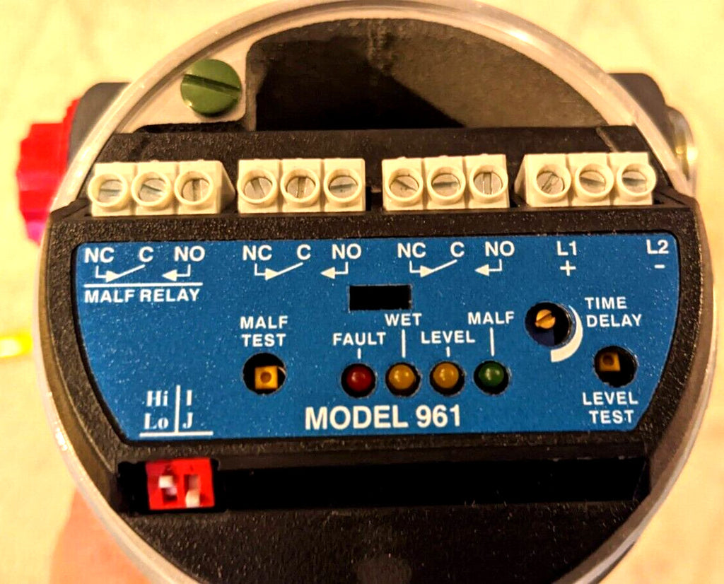 New Magnetrol 961 Series 961-2DA0-030/9A1-A11A-030 Ultrasonic Level Switch