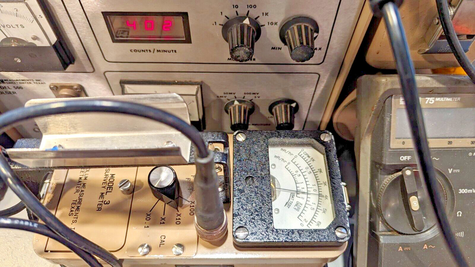 1x CLEAN Ludlum Model 3 Survey Meter  44-9 Tested, Calibrated, and GUARANTEED