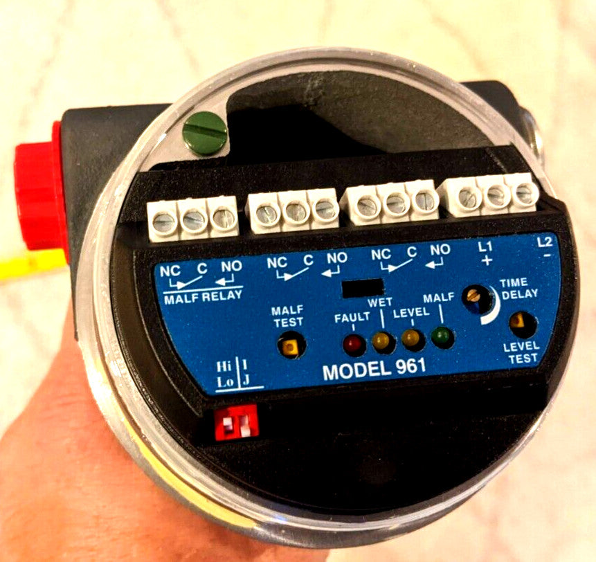 New Magnetrol 961 Series 961-2DA0-030/9A1-A11A-030 Ultrasonic Level Switch